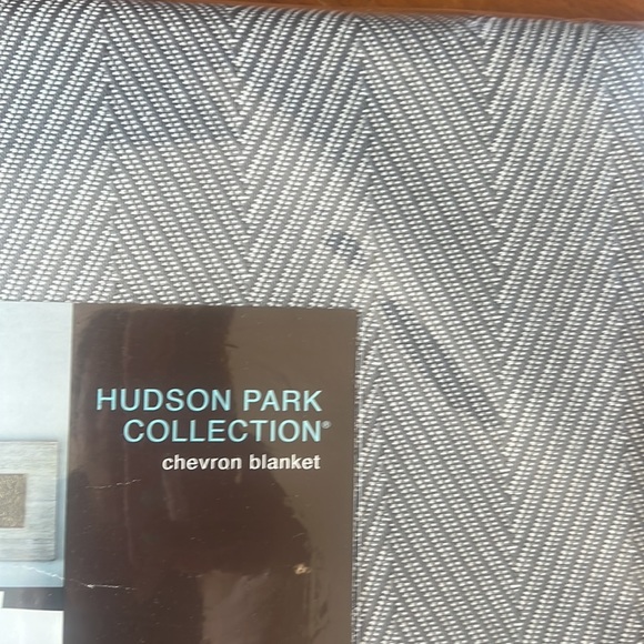 Hudson Park Chevron Blanket, Twin - 100% Exclusive 100% cotton NWT grey - Picture 2 of 2